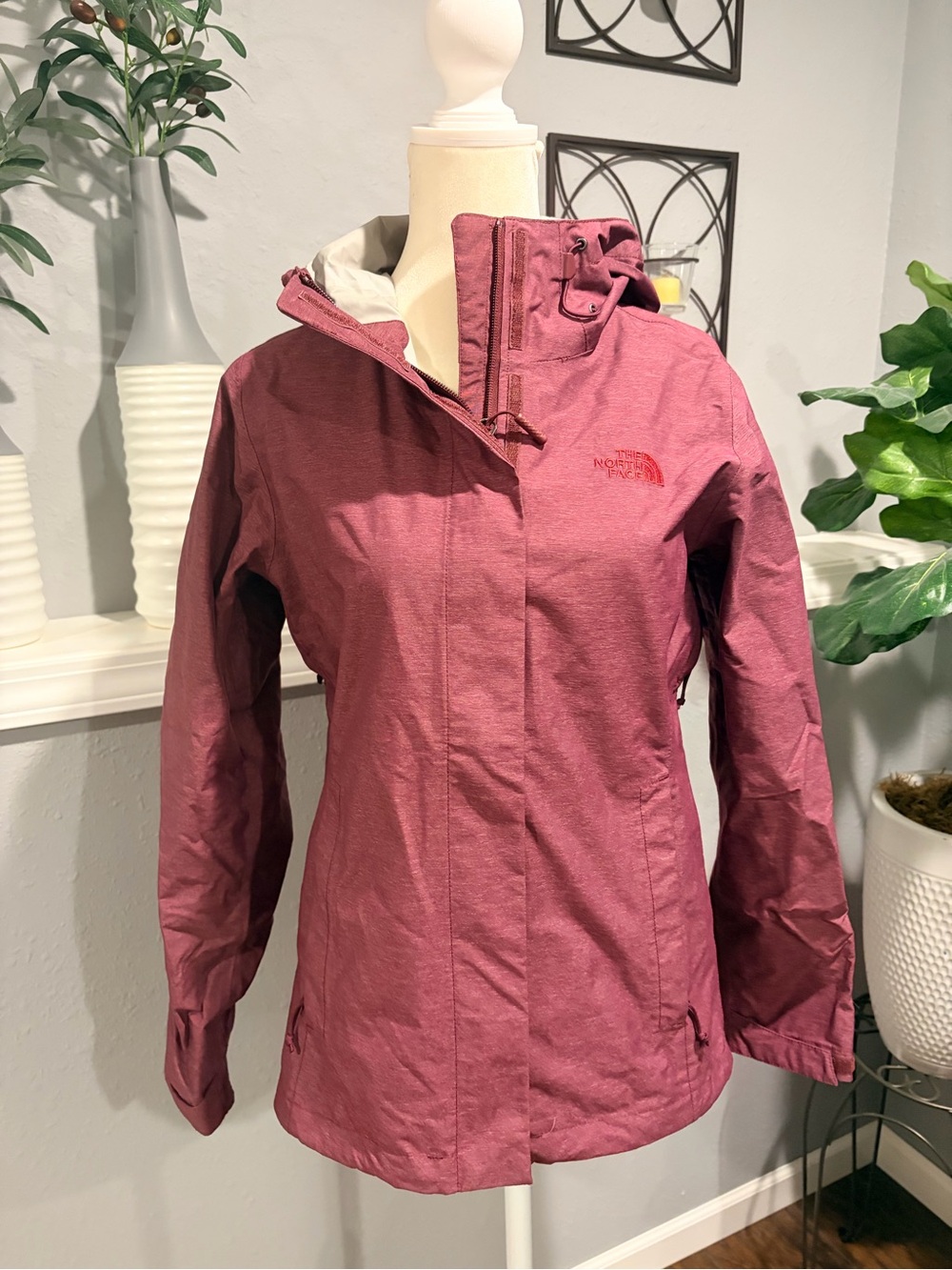 The North Face Women's Hooded Ski Jacket - Maroon